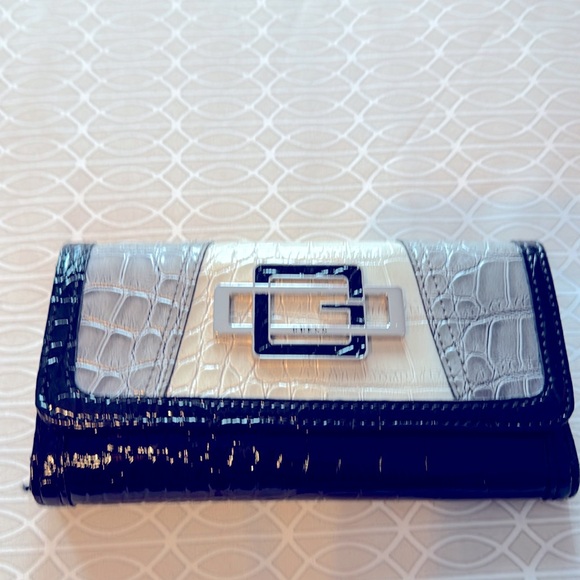 Guess patent leather wallet in black/grey and bone with silver hardware. - Picture 1 of 4
